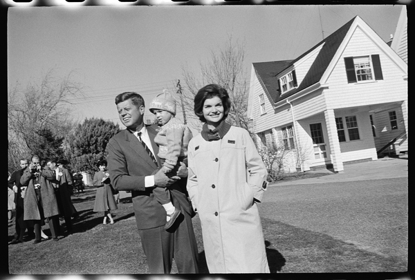 John F. Kennedy with Jackie Kennedy and daughter, Caroline van Orlando Suero