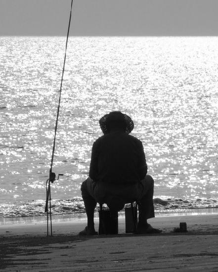 FISHING SANYA BEACH... CHINA