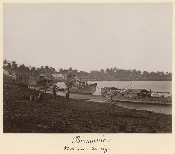 Boats carrying rice on the River Thanlwin, Mupun district, Moulmein, Burma, late 19th century (album van Philip Adolphe Klier