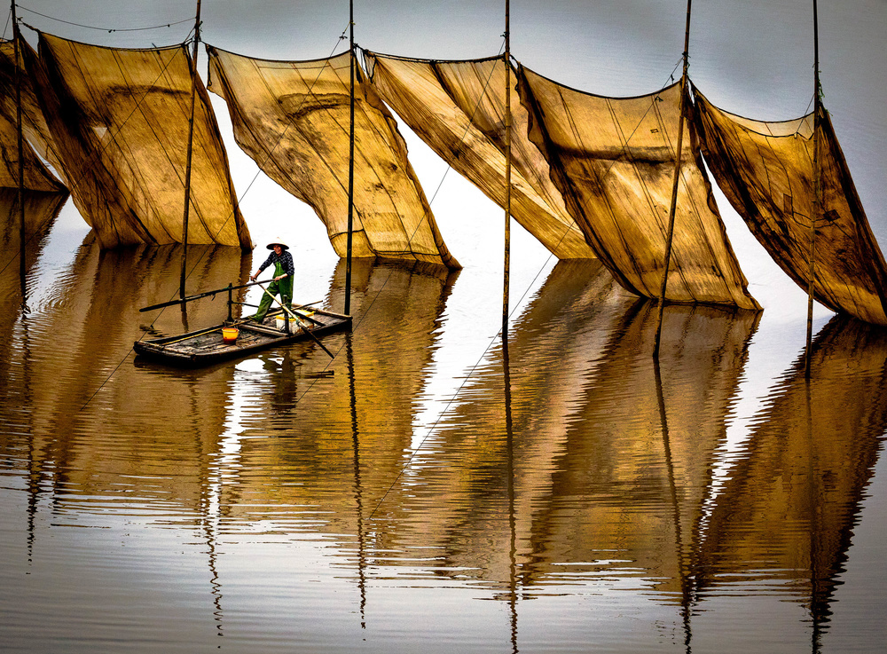 NETS IN THE WIND, XIAPU - 0950 van Raimondo Restelli