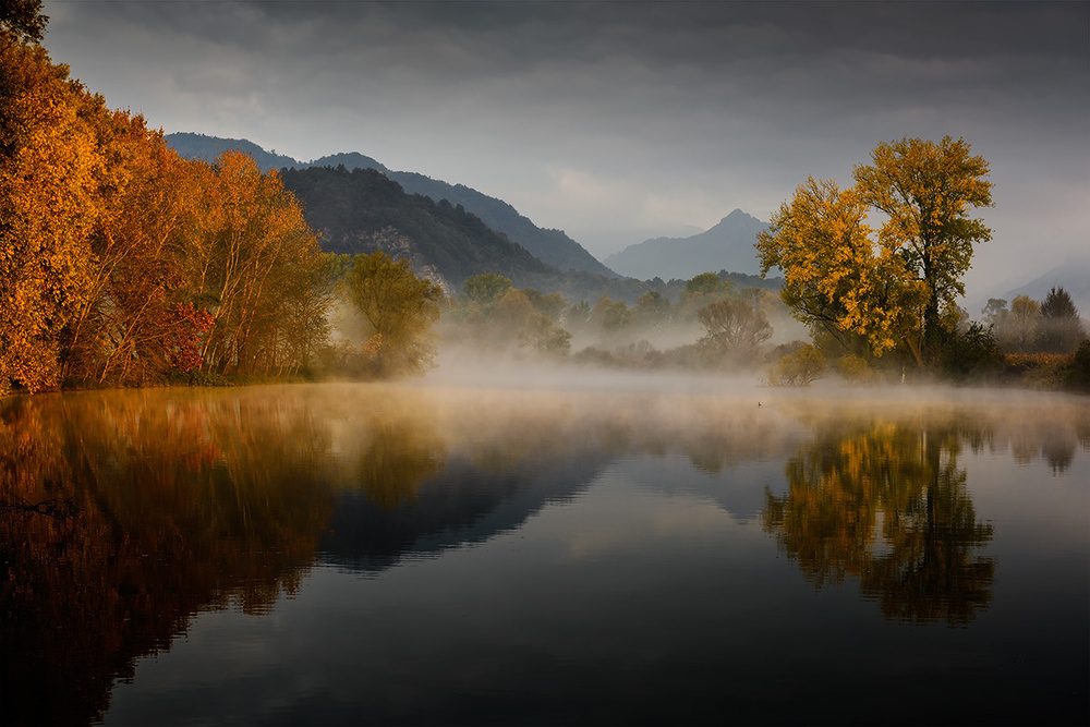 Autumn on the River Adda van Roberto Marini