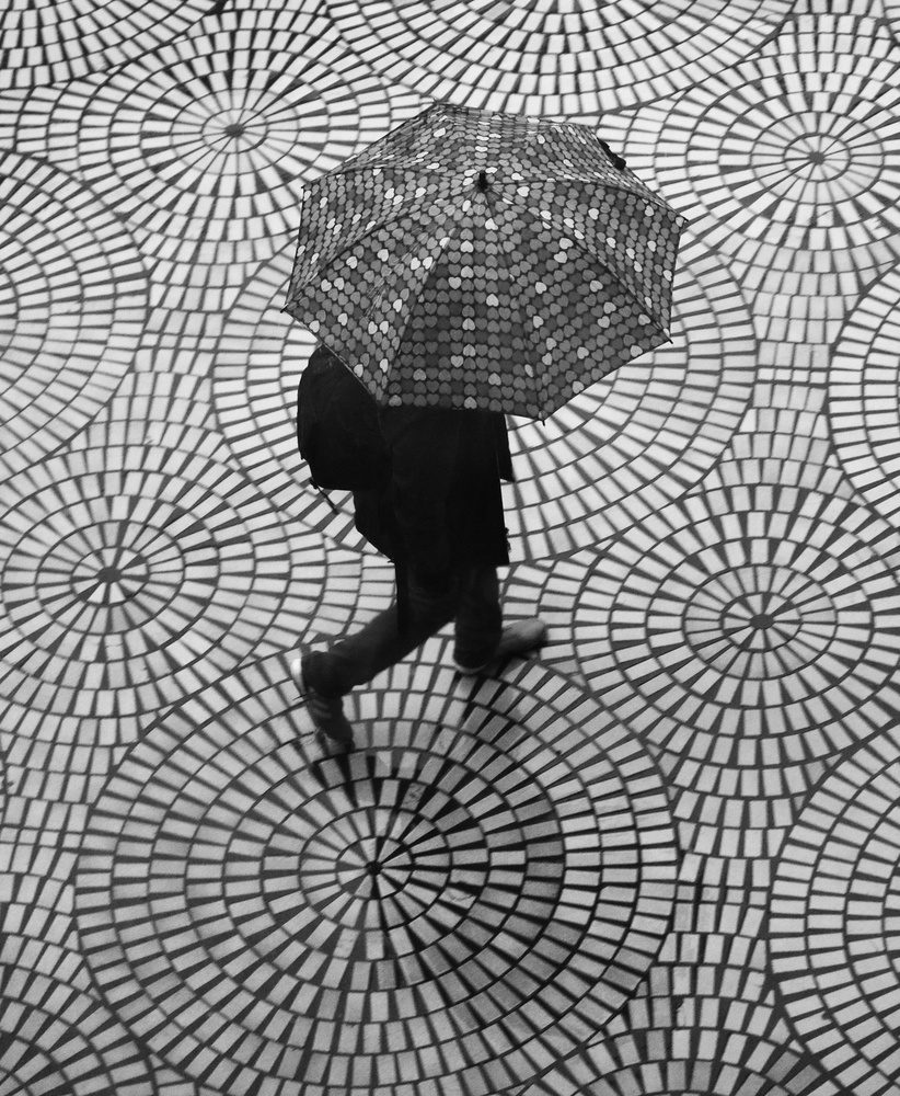 Rainy day patterns on the Embarcadero van Robin Wechsler