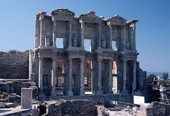 Celsus Library, built in AD 135 van Roman