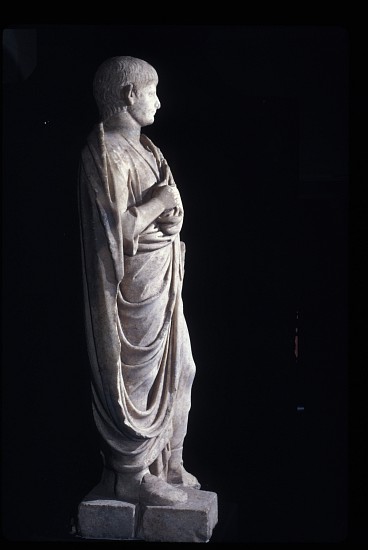 Togate statue of the young Nero van Roman