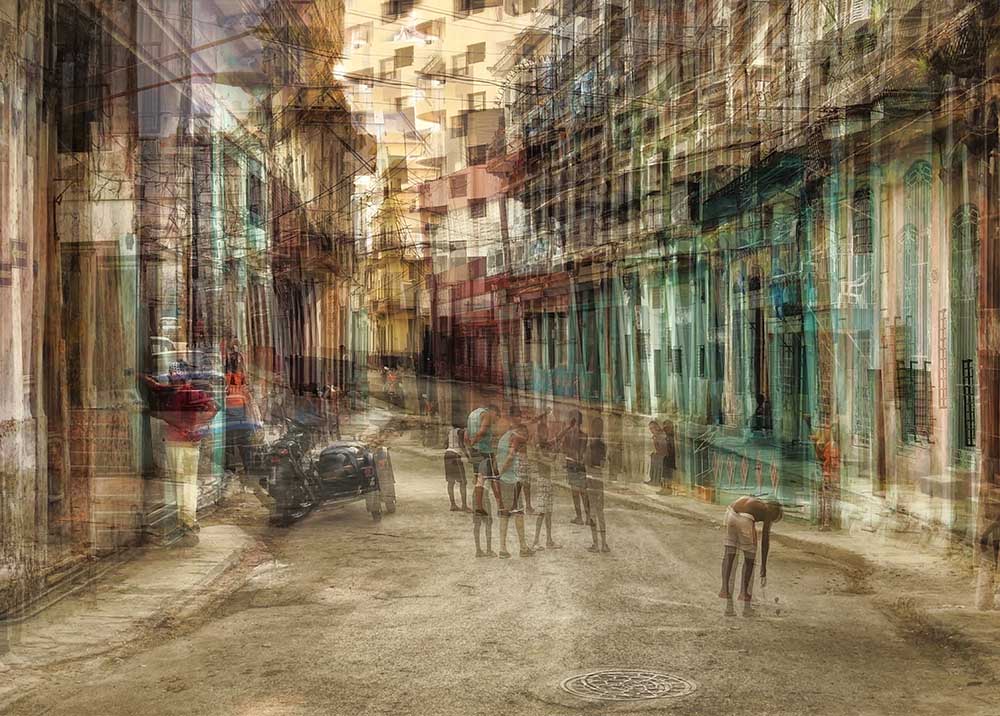 Daily scene in Centro Habana van Roxana Labagnara