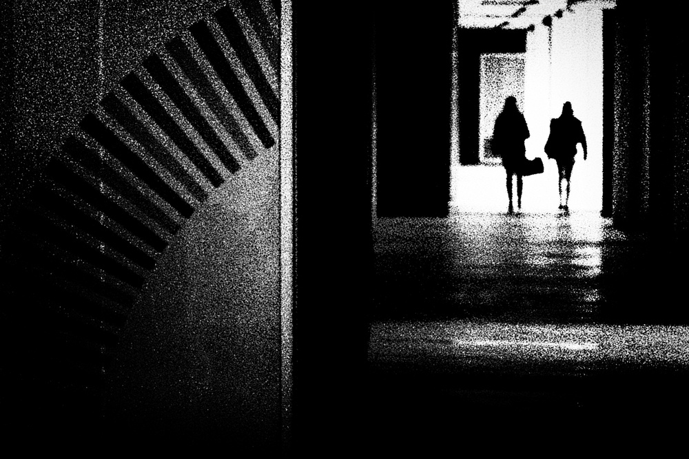 both sides of the story van Rui Correia