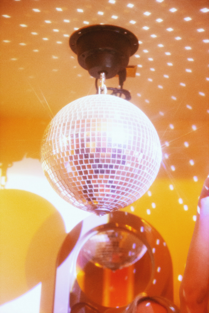 Groovy Yellow Disco Ball van Samantha Hearn