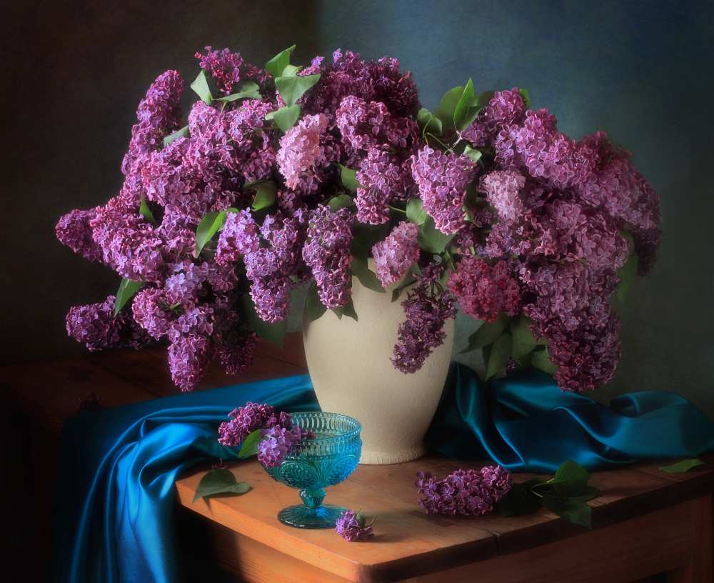 Still life with fragrant lilac van Tatiana Skorohod