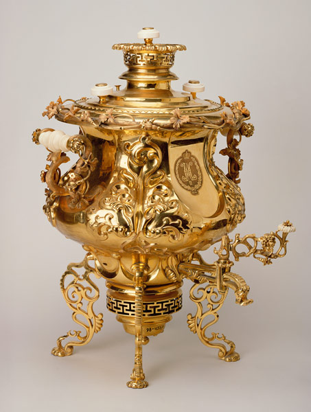 Samovar (copper, gold & ivory) van Vasiliy Batashov