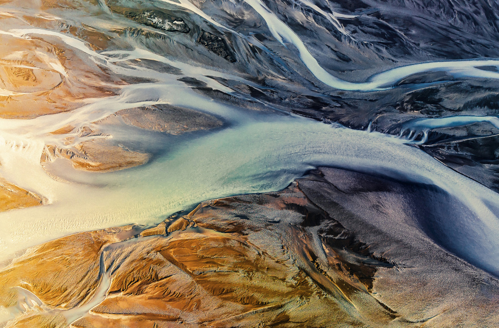 Natures Artistry: Glacier Rivers at Dusk van Wei (David) Dai