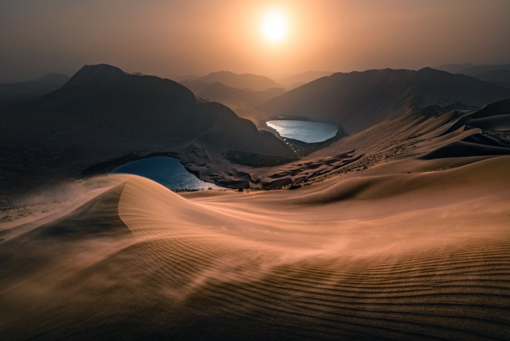 A Sand Storm in Desert van YantingLiu 刘白