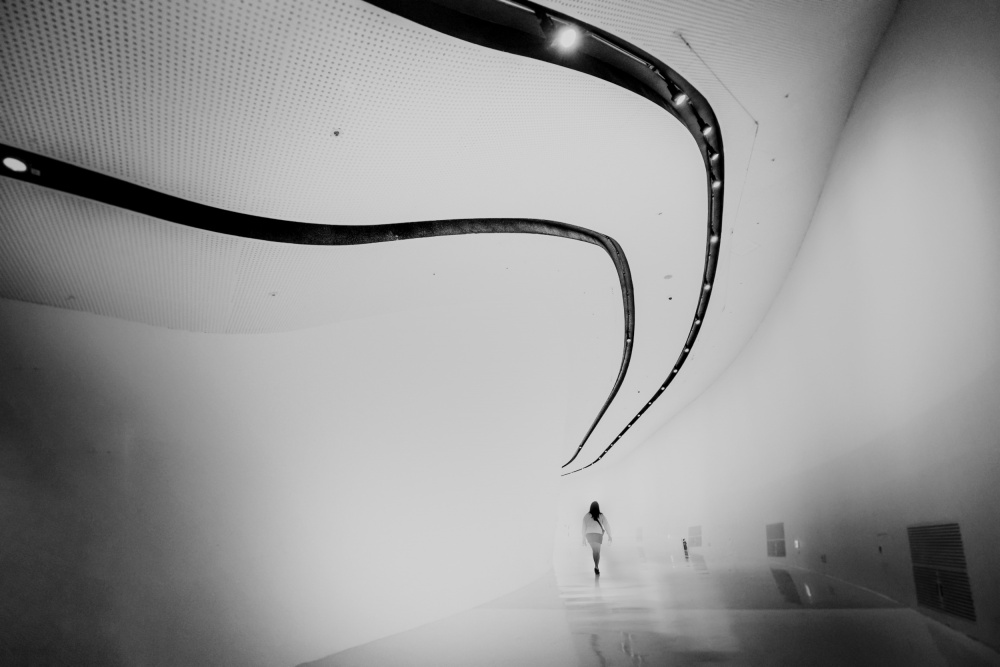 curved hallway van YoungIl Kim